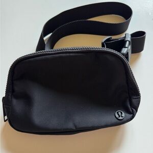 lululemon Everywhere Black 1L Belt Bag